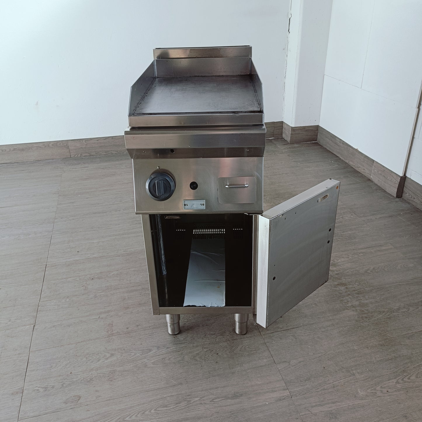 Fry Top Professionale Piastra Liscia 40x70 su Mobile – Revisionato