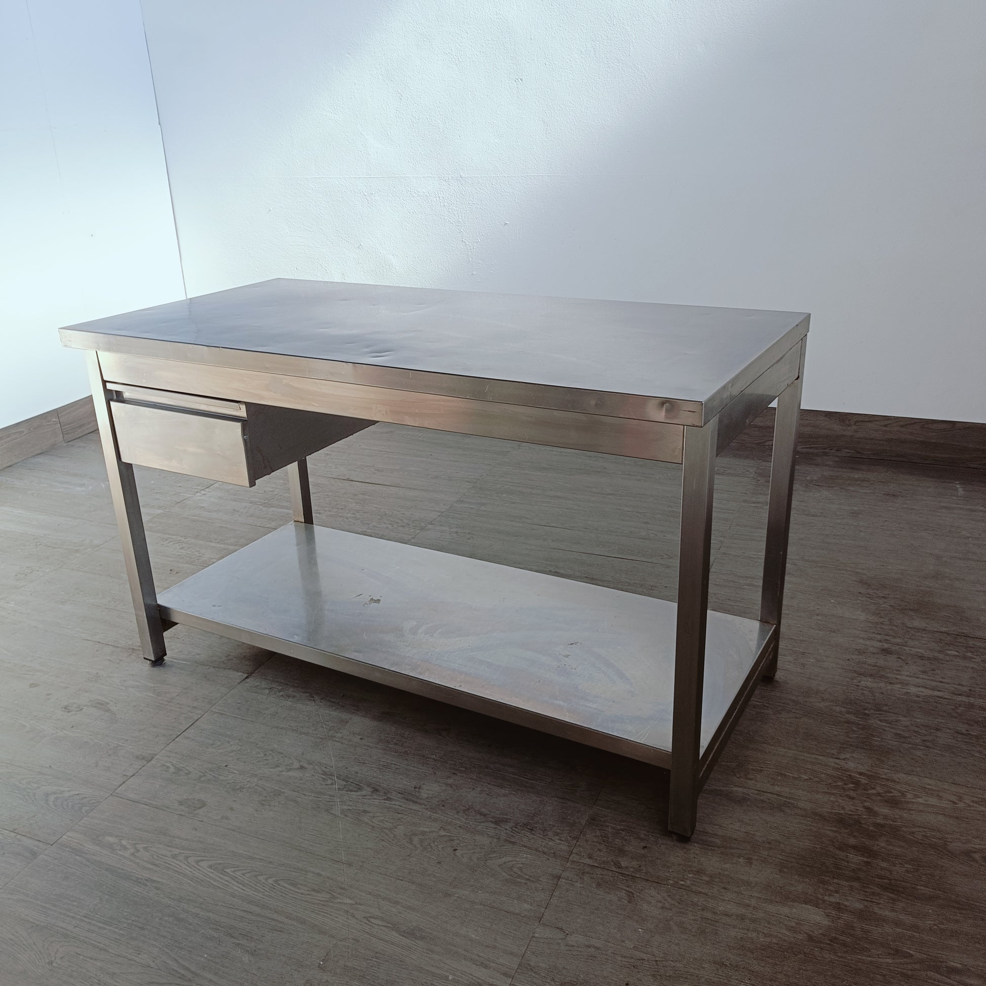 tavolo da lavoro in acciaio inox con cassetto e ripiano Mod. AISI304 Grandi Cucine