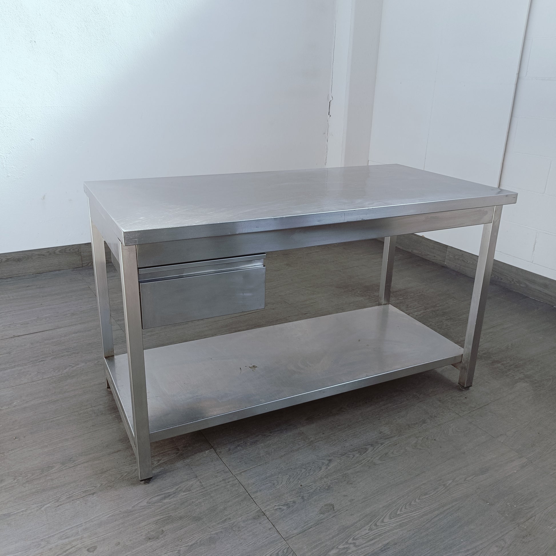 tavolo da lavoro in acciaio inox con cassetto e ripiano Mod. AISI304 Grandi Cucine