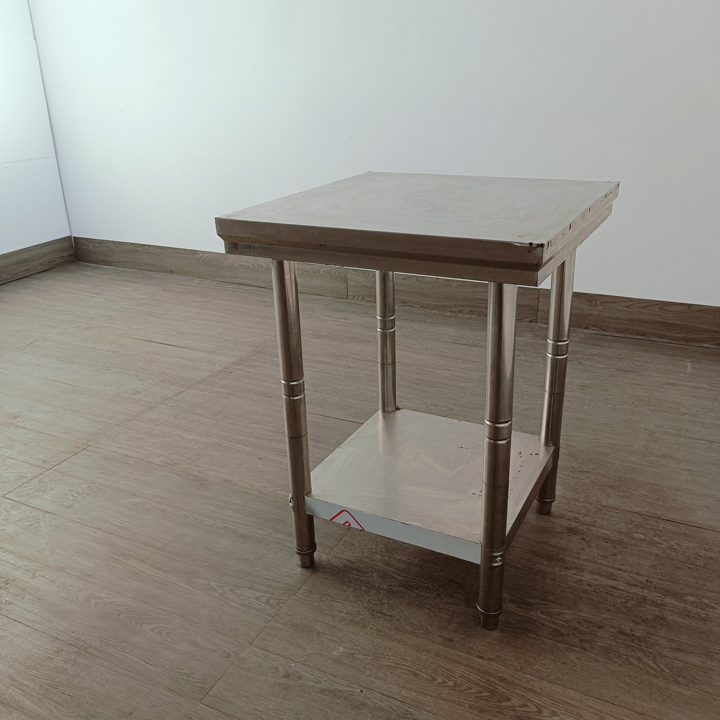 tavolo in acciaio inox con ripiano 60x60 cm