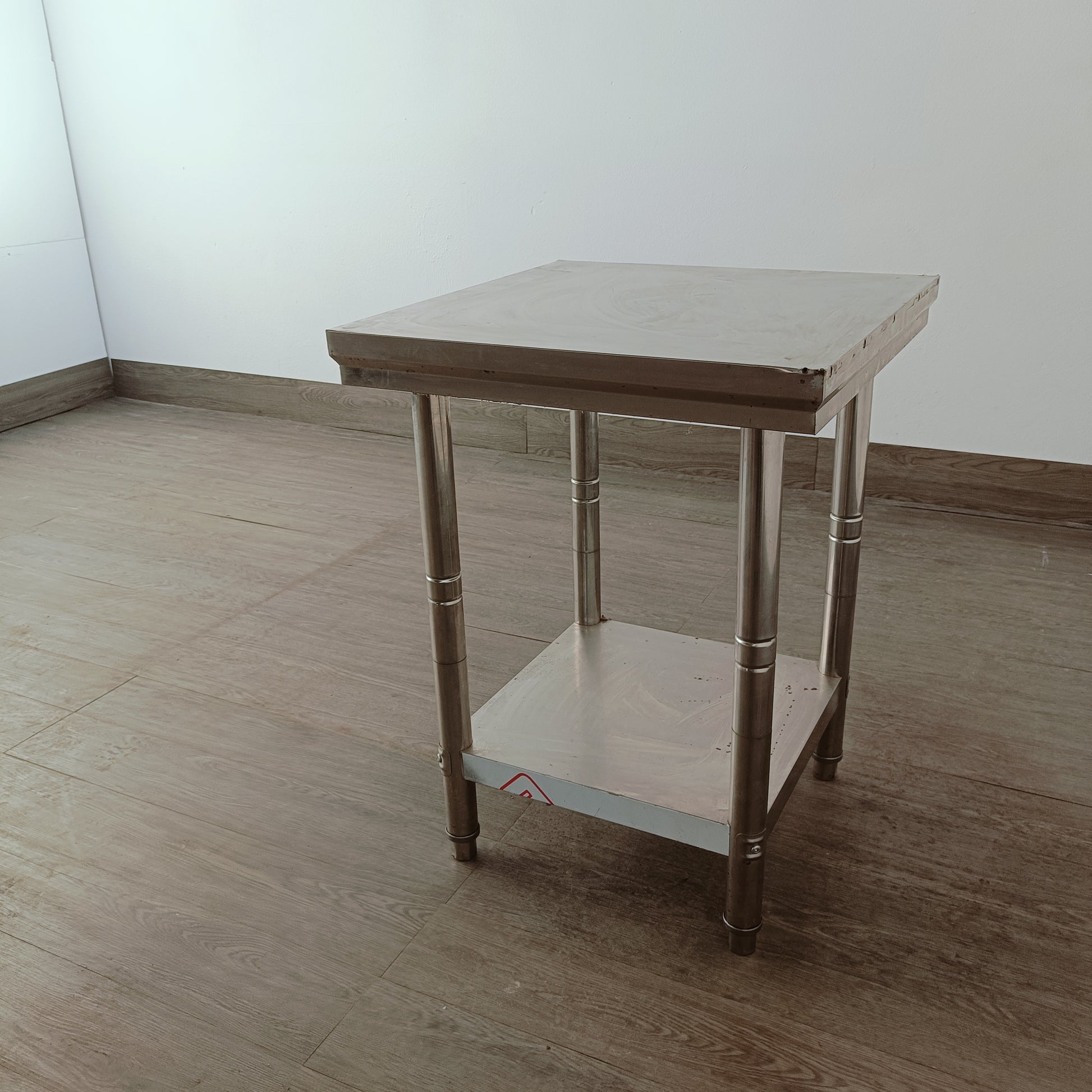 tavolo in acciaio inox con ripiano 60x60 cm