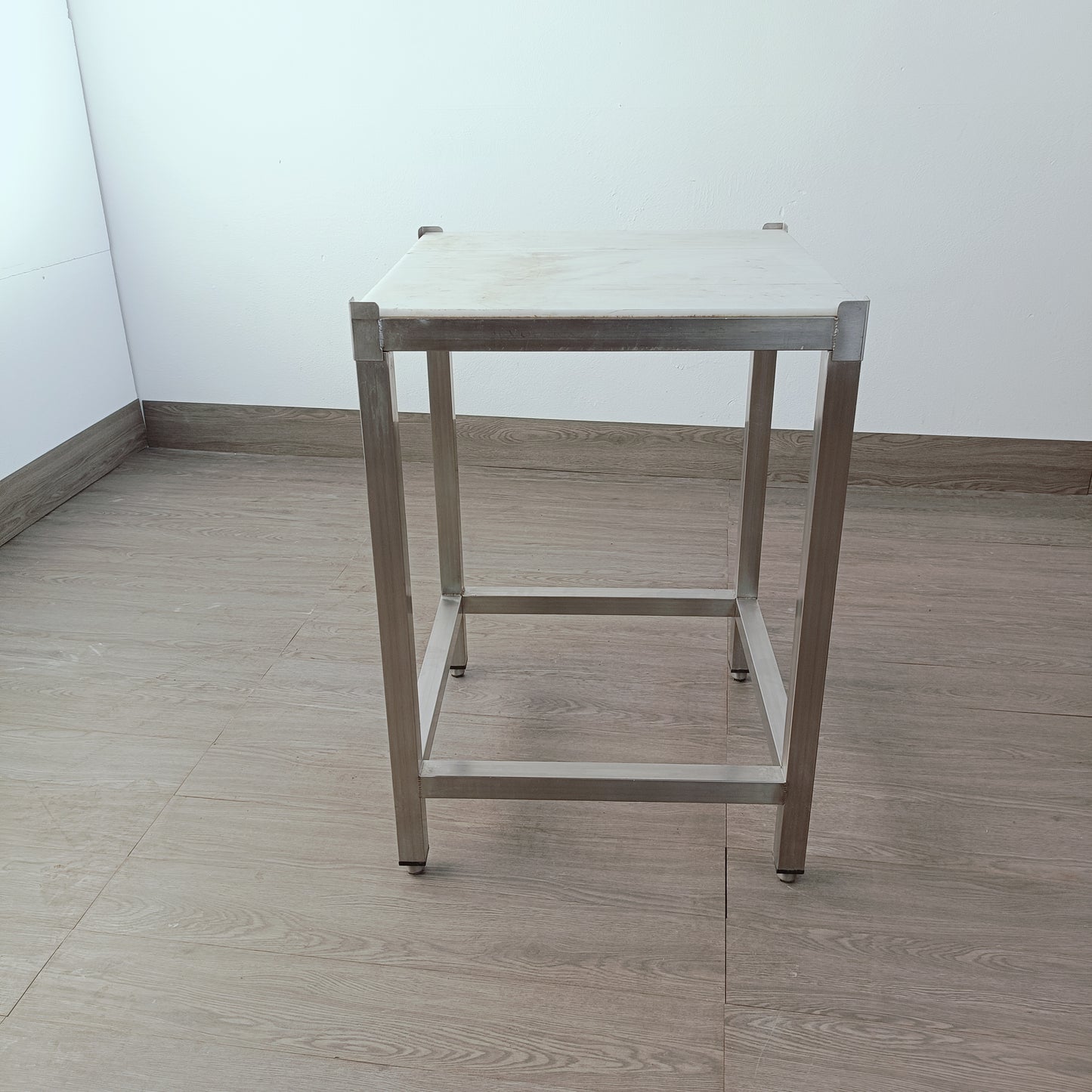 tavolo in acciaio inox con ripiano 60x60 cm