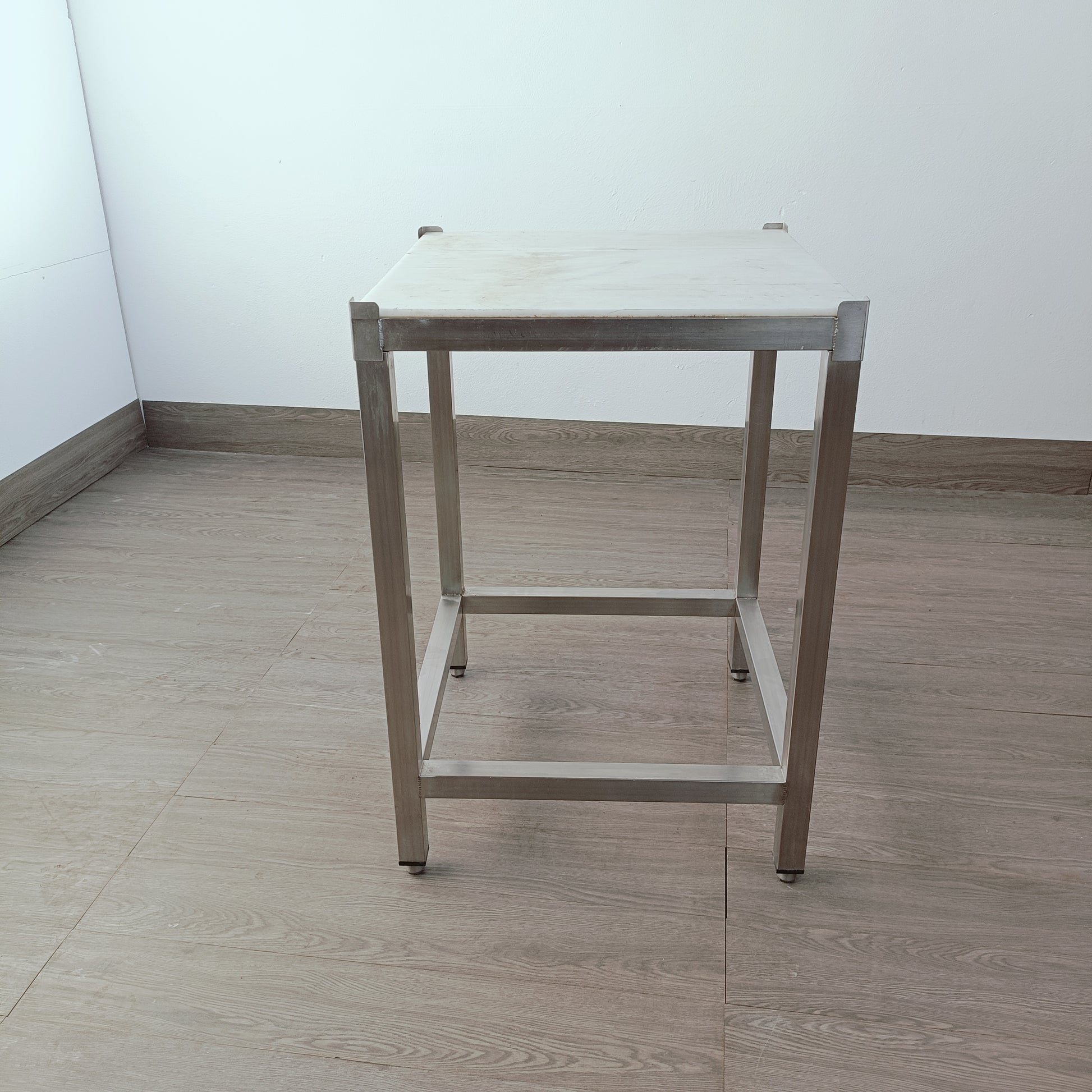 tavolo in acciaio inox con ripiano 60x60 cm