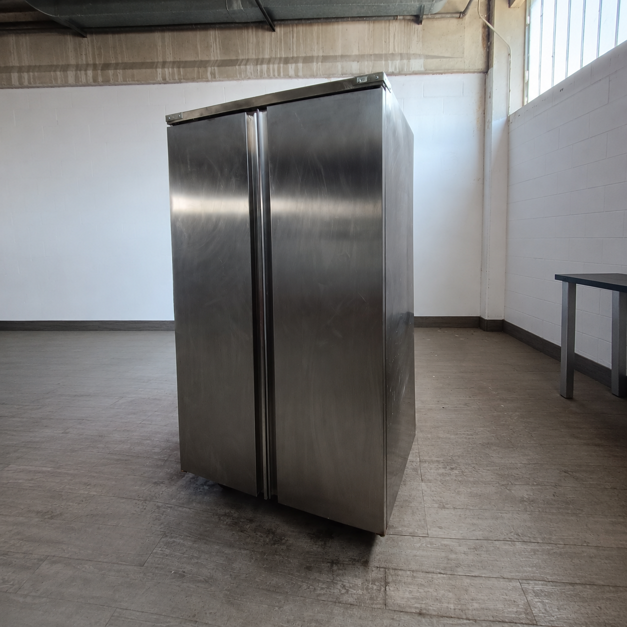 Armadio in acciaio inox 2 ante con 3 ripiani – 180 x 100 x 68 cm