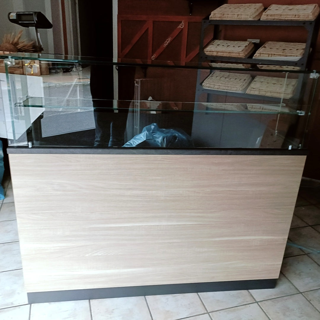 Banco Espositivo in Perfette Condizioni – 300x82x137 cm