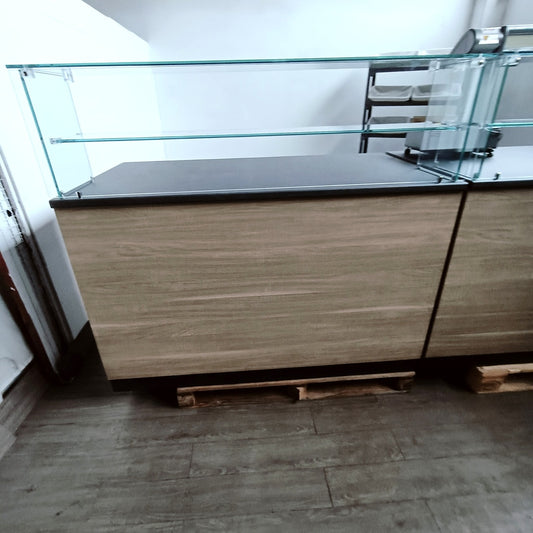 Banco Espositivo in Perfette Condizioni – 300x82x137 cm